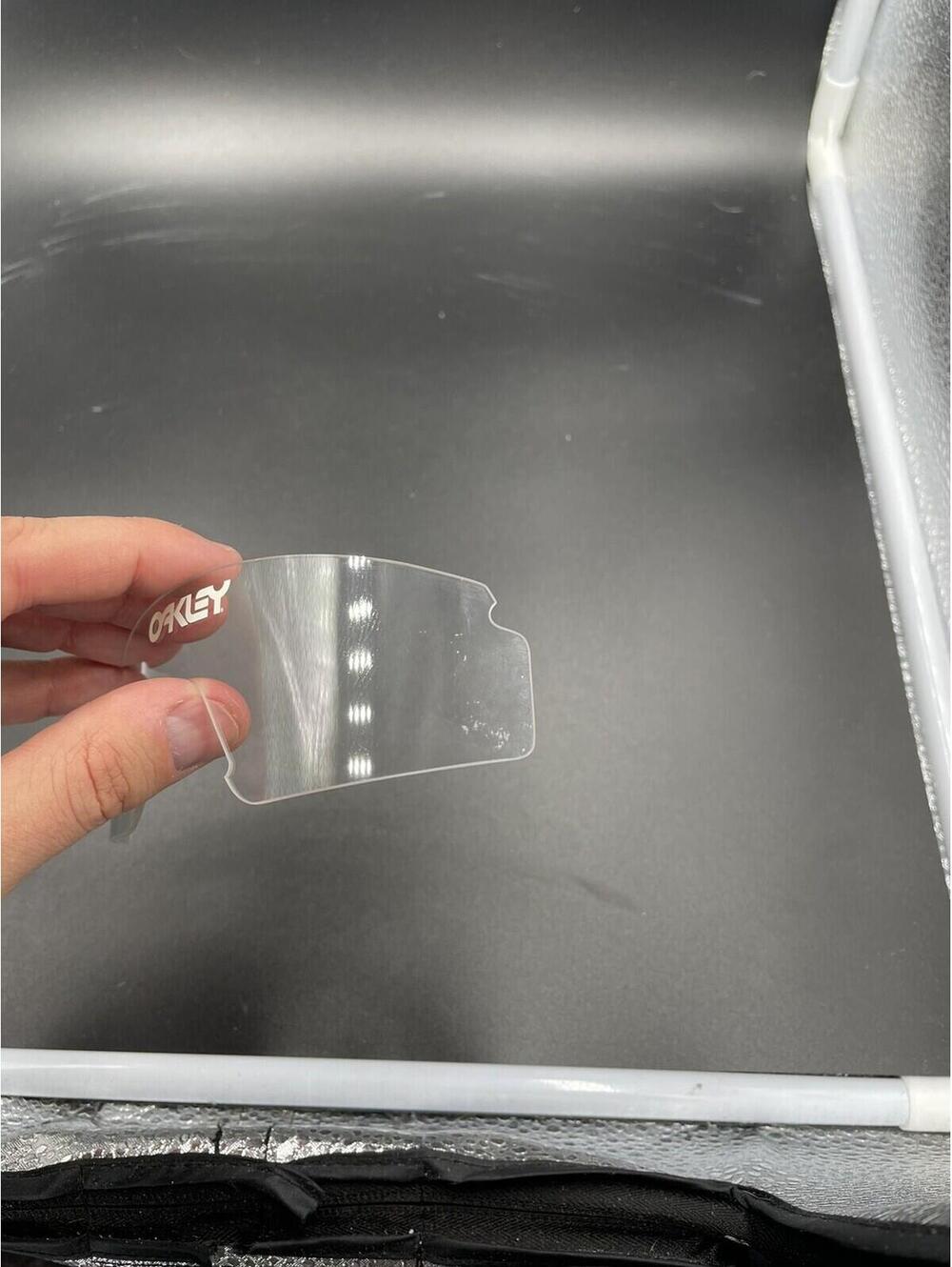 Oakley Razorblade Clear Lens - Picture 3 of 3